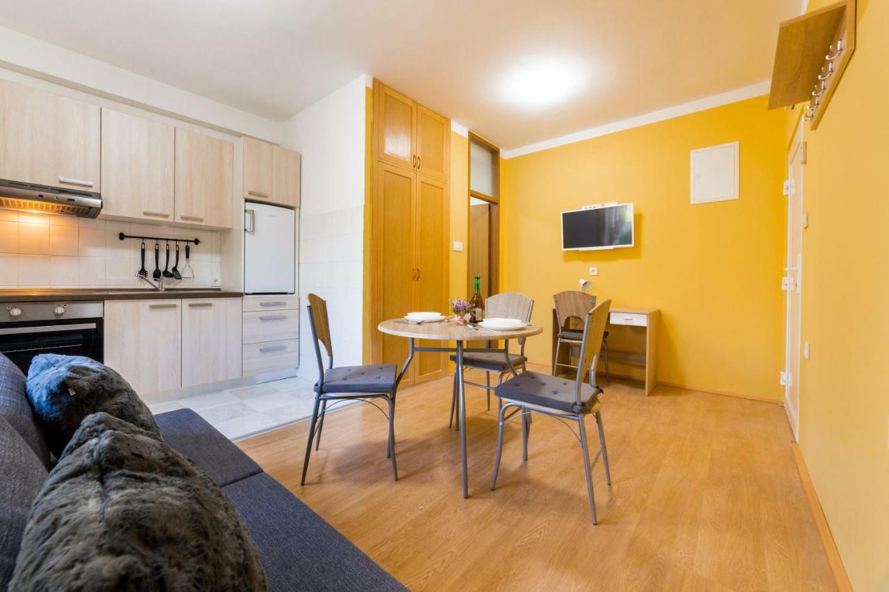 קסטב Apartments Raspolic מראה חיצוני תמונה