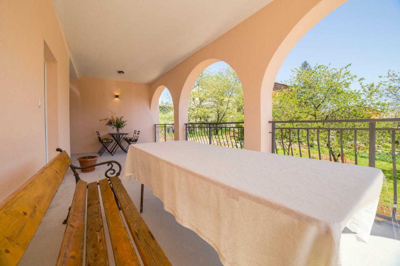 קסטב Apartments Raspolic מראה חיצוני תמונה