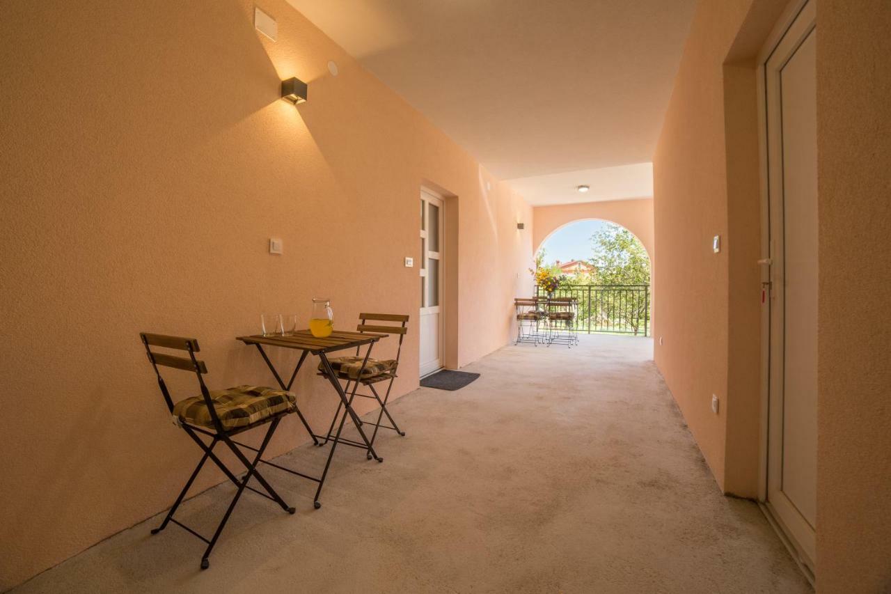 קסטב Apartments Raspolic מראה חיצוני תמונה